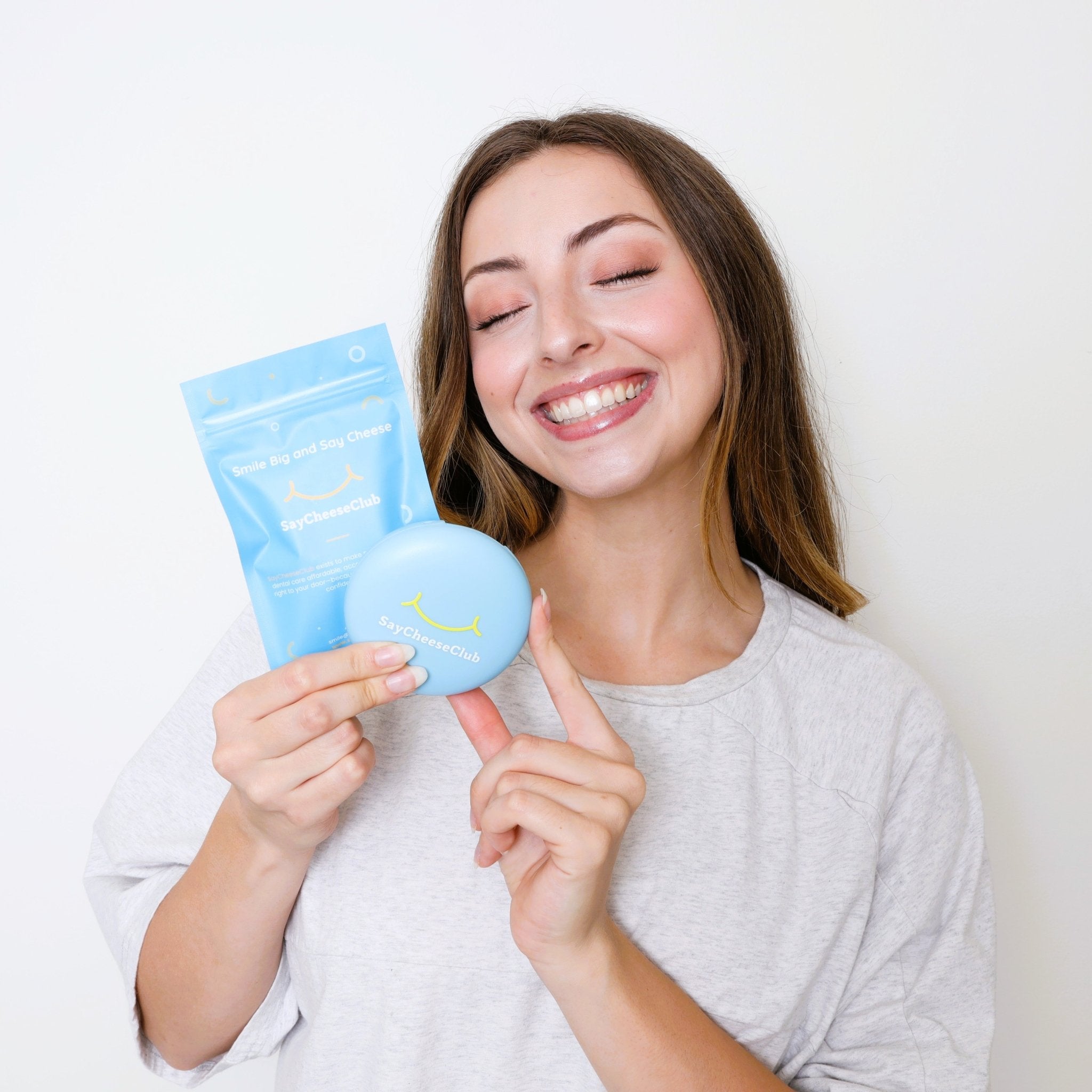 Get replacement teeth retainer from SayCheeseClub