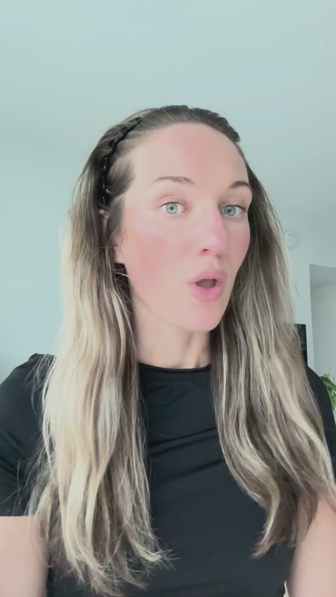 Video showing teeth whitening kit